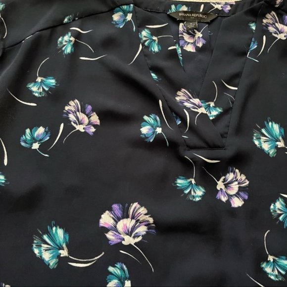 Banana Republic floral print cap sleeve v-neck blouse - Picture 5 of 11